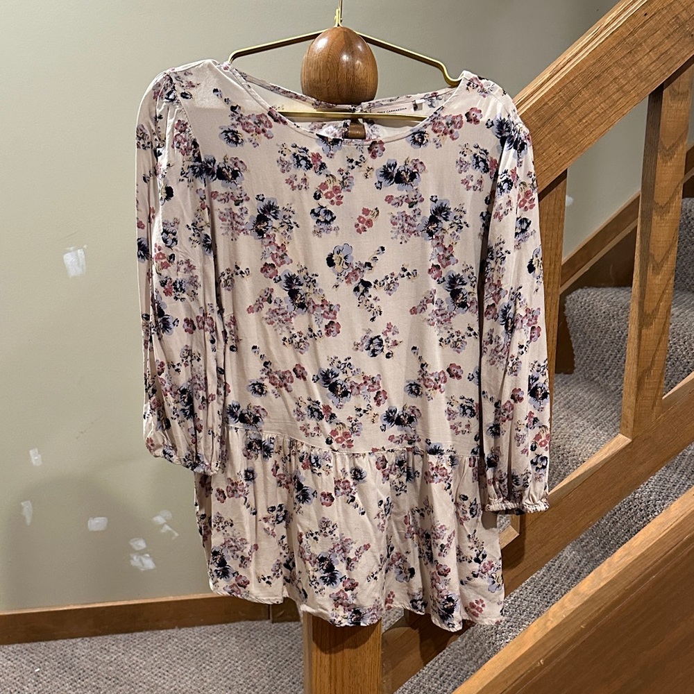Women's Cream Floral Peplum Blouse - Casual Scoop Neck